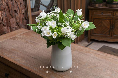 插花技巧為炎炎夏日帶來一絲清涼