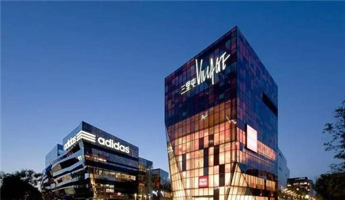 隈研吾爆改的故宮邊茶室，現竟變小商品攤！