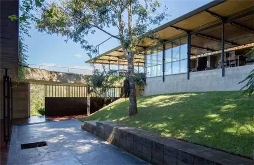 坡地庭院，別具一格的美