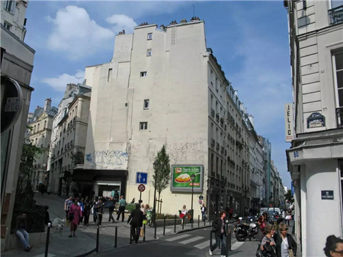 從雨林崖壁到城市綠洲 盧浮宮旁的垂直花園 