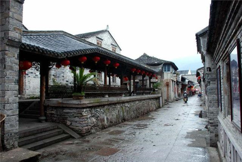 浙江省中部的一座沿海旅游城市臺(tái)州