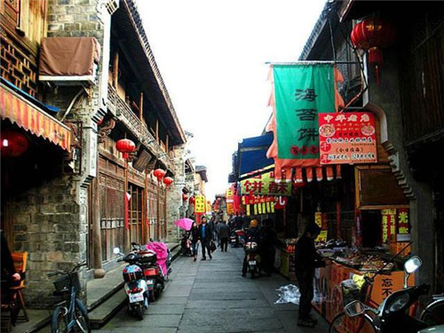 浙江省中部的一座沿海旅游城市臺(tái)州