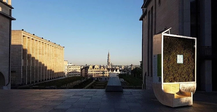 街道上的植物墻,路人會豎起拇指