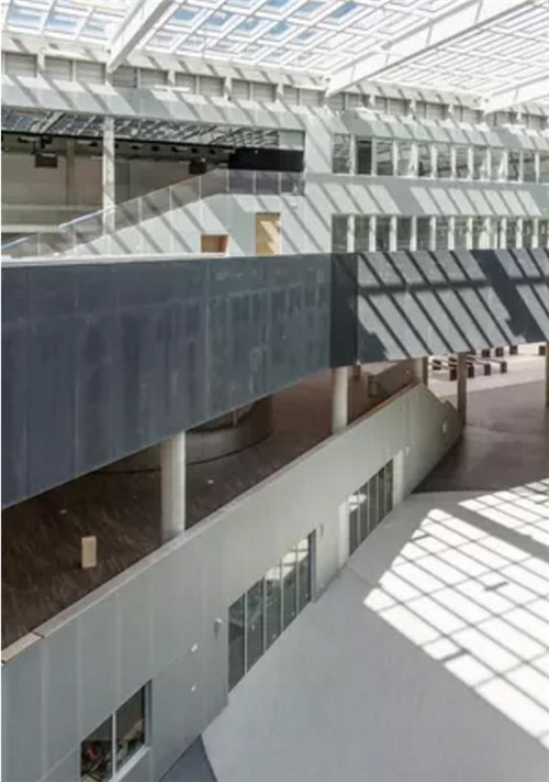 工程大學環境創新 學校內部設計成一座城市