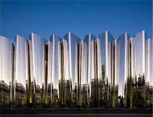 列恩·雷博物館:城市的褶皺雕塑