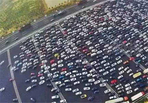 俄羅斯設(shè)計師展望未來城市交通