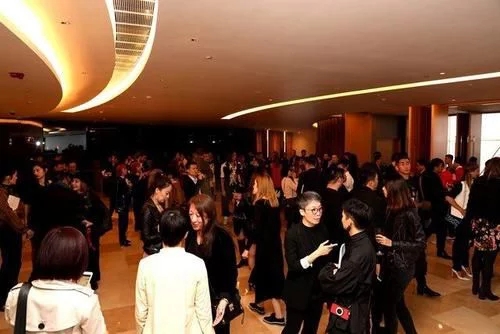 時尚、藝術、花卉 一場盛開的對話