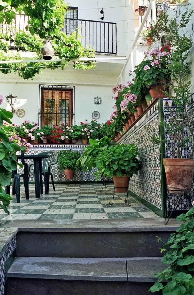 別小看農(nóng)村，庭院打扮起來比別墅還美