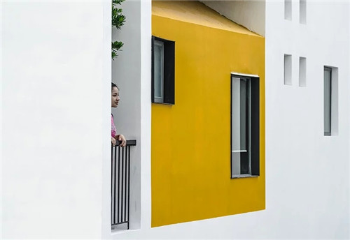 越南胡志明市一座與城市對話的綜合居住建筑