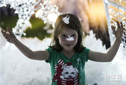 新加坡舉辦圣誕雕塑燈光展(組圖)