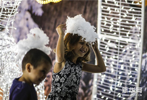 新加坡舉辦圣誕雕塑燈光展(組圖)