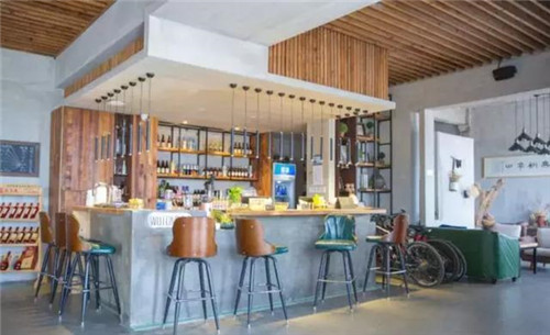 蘇州西山一家設計極簡工業風的民宿