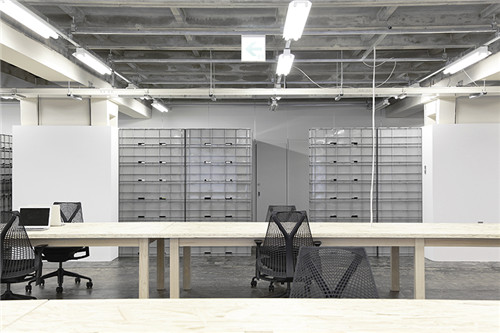 一切從簡(jiǎn)，奈良塑料容器裝扮辦公室設(shè)計(jì)方案