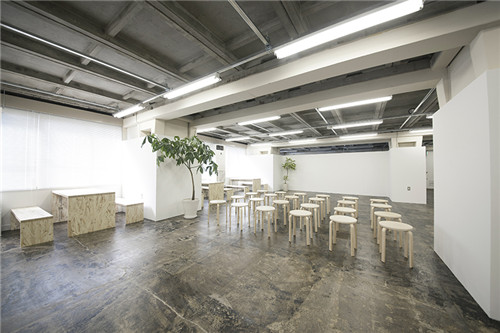 一切從簡(jiǎn)，奈良塑料容器裝扮辦公室設(shè)計(jì)方案