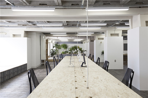 一切從簡(jiǎn)，奈良塑料容器裝扮辦公室設(shè)計(jì)方案