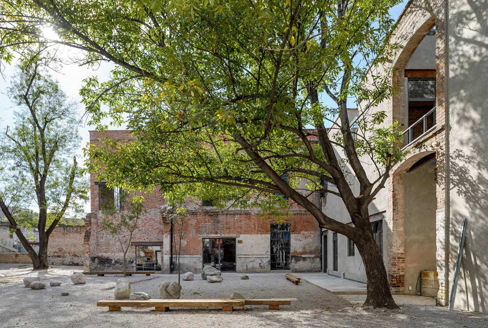 鄉(xiāng)村住宅變身辦公樓的景觀改造