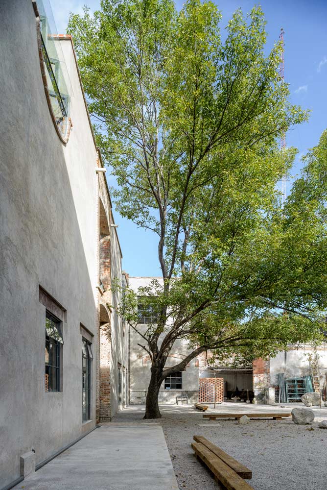 鄉(xiāng)村住宅變身辦公樓的景觀改造