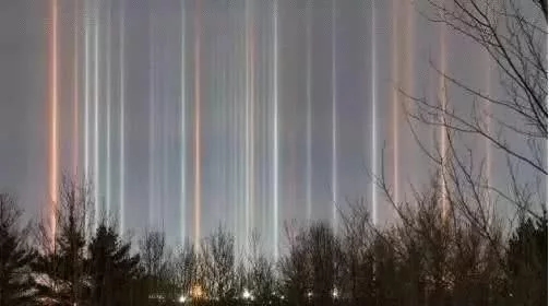 加拿大各地寒冷意外出現太陽光柱的自然景觀