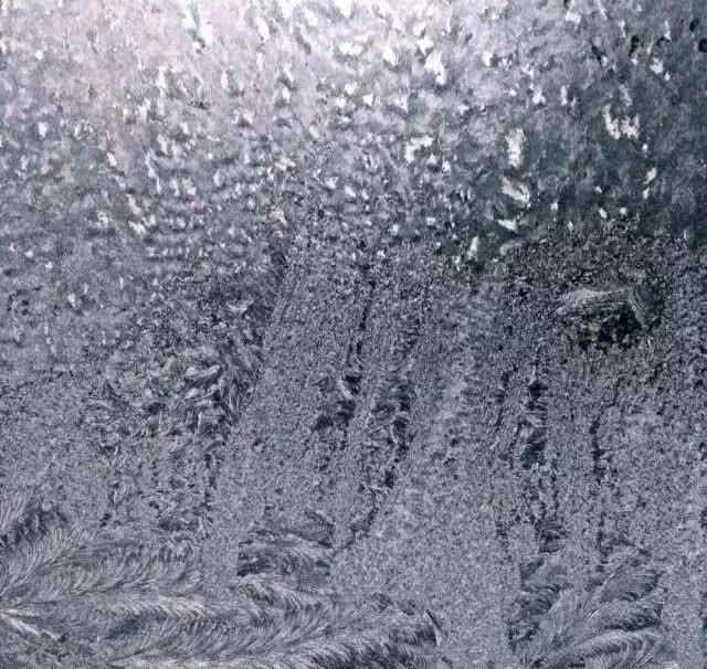 加拿大各地寒冷意外出現太陽光柱的自然景觀