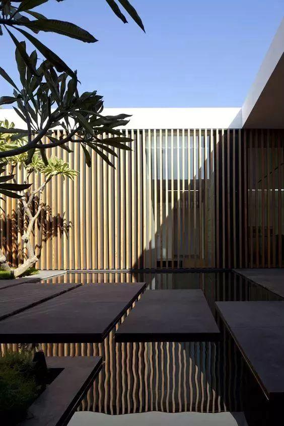 別墅庭院圍墻必備的5種設(shè)計(jì)!