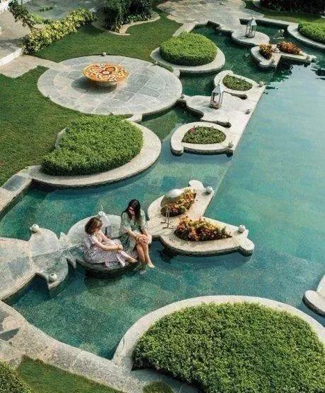 植物與水的搭配讓景觀充滿詩情畫意