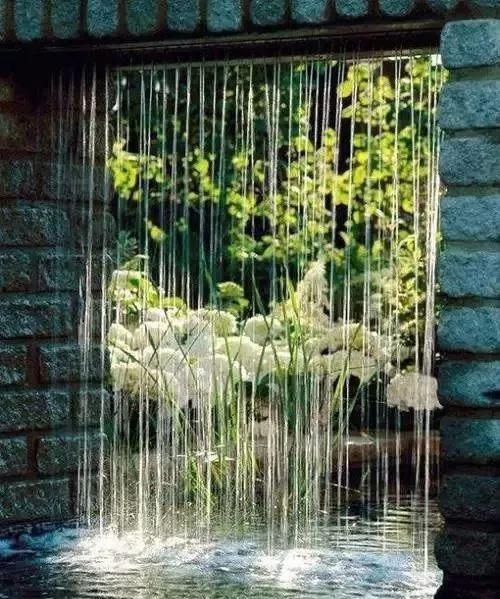 植物與水的搭配讓景觀充滿詩情畫意