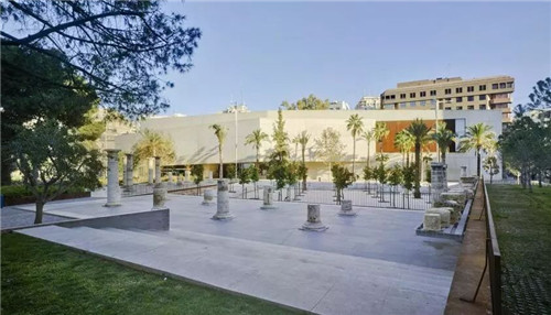 廢墟中的現代醫院景觀改造