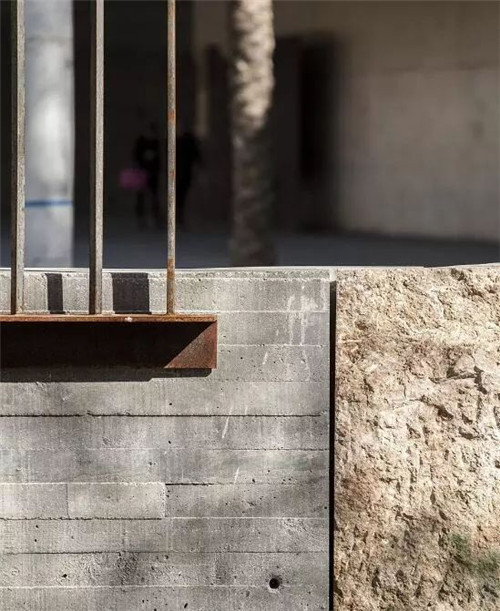 廢墟中的現代醫院景觀改造