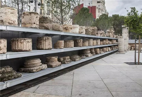 廢墟中的現代醫院景觀改造