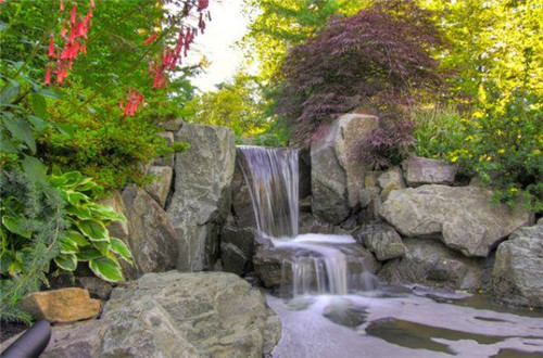 設(shè)計巧妙瀑布景觀江南美景花園