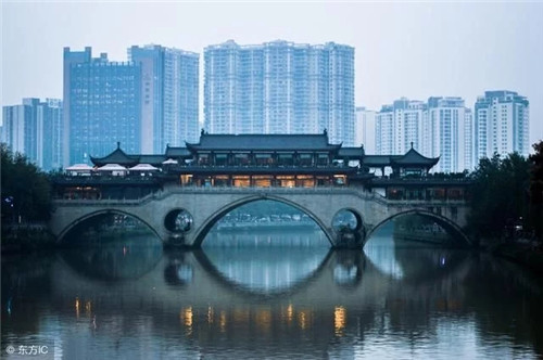 千城一色 斷崖城市文化該去何處續(xù)接