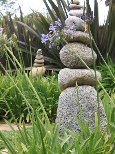 充滿藝術氣息的花園:帶有雕塑感的石頭