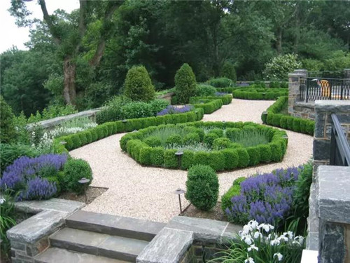 森林中的自然法式莊園景觀