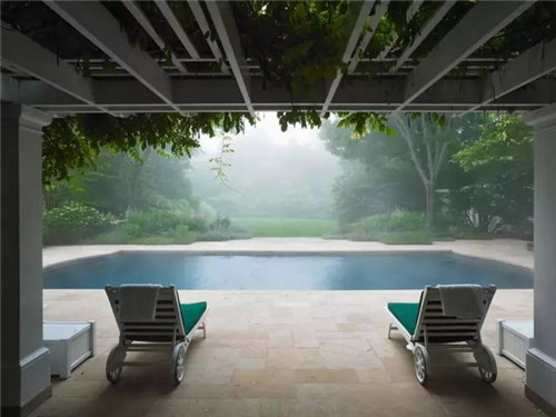 森林中的自然法式莊園景觀