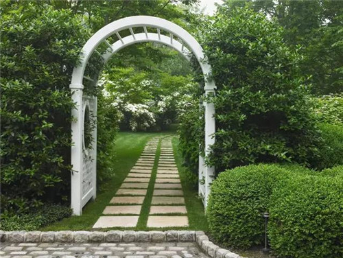 森林中的自然法式莊園景觀