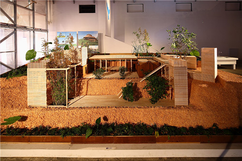 叢林中廢棄農(nóng)舍改造而成的自然住宅