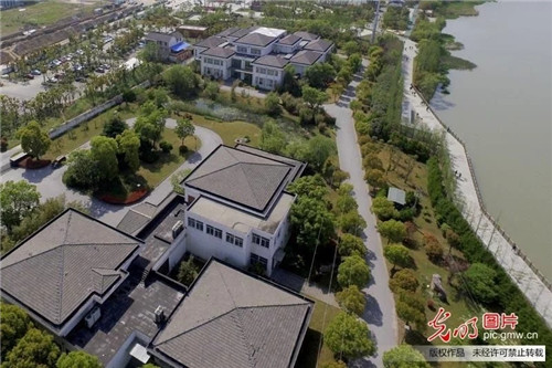 江蘇揚州古運河畔“長”出生態公園