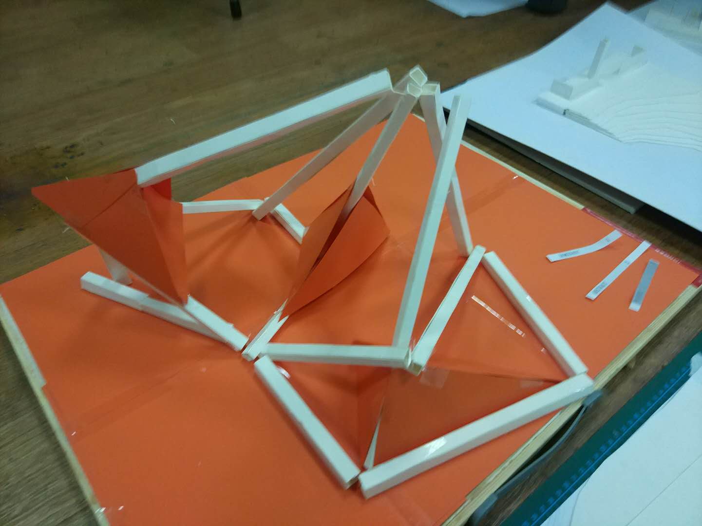 羅青：創(chuàng)造有情感意義的空間序列