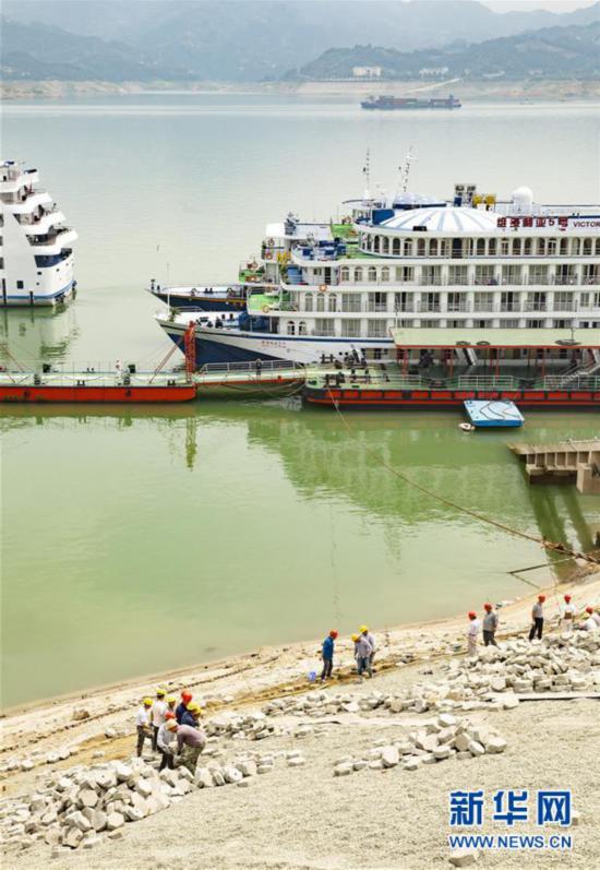 湖北秭歸：庫(kù)岸生態(tài)修復(fù)忙