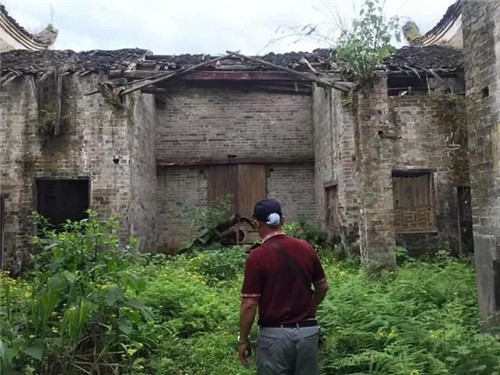 湖南鄉村古建筑遭受風雨侵襲