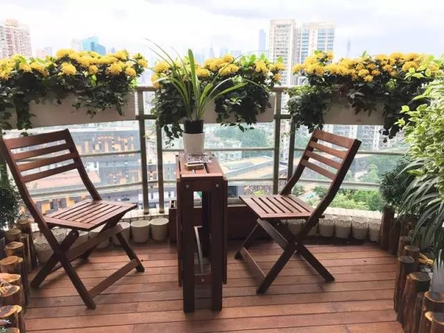 陽臺花園設計：愿你有一個陽臺繁花爬過欄桿