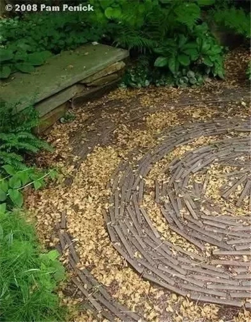 用樹枝與藤蔓,編織的庭院景觀雕塑