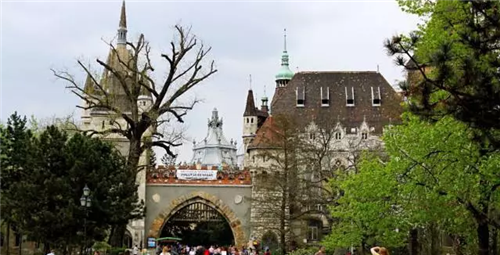 城市公園作為公共空間，如何展現(xiàn)城市魅力