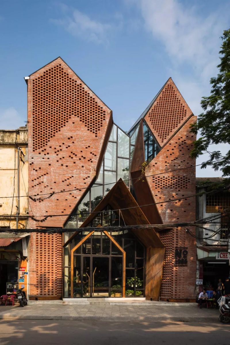 No.1986 咖啡餐廳，奇奇怪怪的‘烏鴉嘴’空間 / Le House