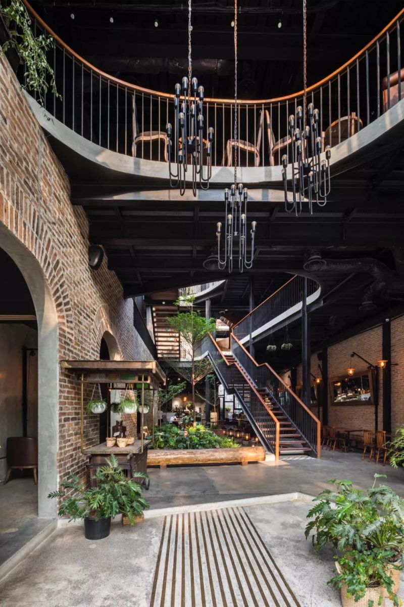 No.1986 咖啡餐廳，奇奇怪怪的‘烏鴉嘴’空間 / Le House