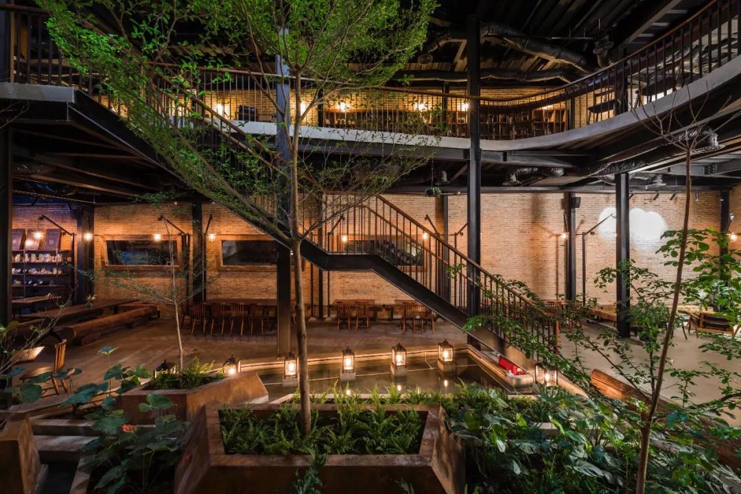 No.1986 咖啡餐廳，奇奇怪怪的‘烏鴉嘴’空間 / Le House