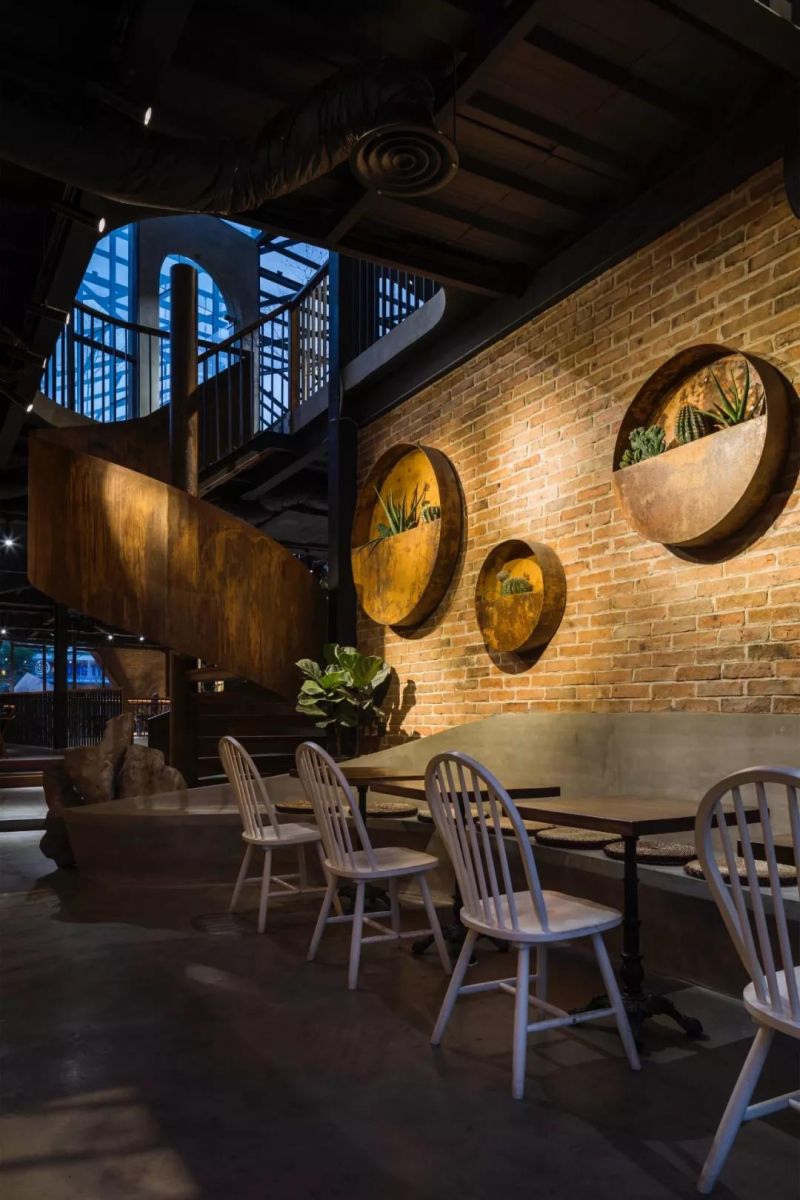 No.1986 咖啡餐廳，奇奇怪怪的‘烏鴉嘴’空間 / Le House