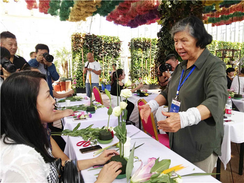 中國插花泰斗王蓮英獻藝河北省第二屆園博會