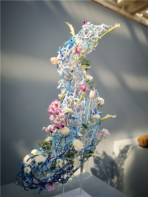 國內外花藝大師同臺獻藝 秦皇島舉辦國際插花藝術展