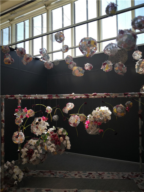 國內外花藝大師同臺獻藝 秦皇島舉辦國際插花藝術展